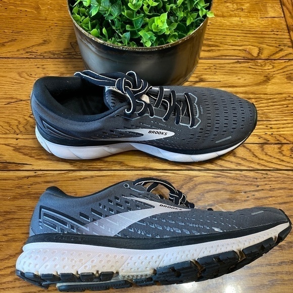 brooks Ghost 13 Black/Hushed Violet Shoes Size 9 - Picture 2 of 7